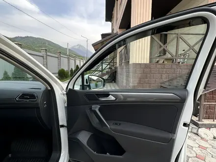 Volkswagen Tiguan 2018 года за 9 500 000 тг. в Алматы – фото 16