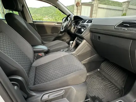 Volkswagen Tiguan 2018 года за 9 500 000 тг. в Алматы – фото 17