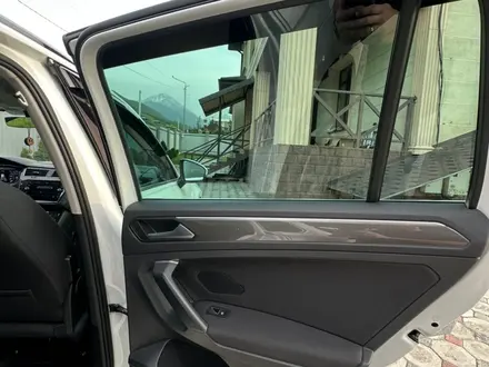 Volkswagen Tiguan 2018 года за 9 500 000 тг. в Алматы – фото 18