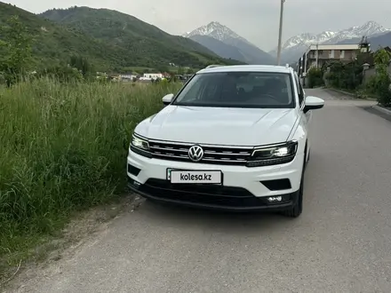 Volkswagen Tiguan 2018 года за 9 500 000 тг. в Алматы