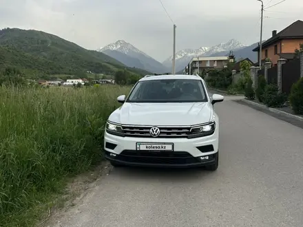 Volkswagen Tiguan 2018 года за 9 500 000 тг. в Алматы – фото 2