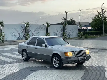Mercedes-Benz E 200 1990 года за 1 350 000 тг. в Шымкент