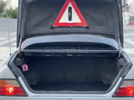Mercedes-Benz E 200 1990 года за 1 350 000 тг. в Шымкент – фото 14