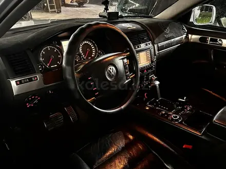 Volkswagen Touareg 2005 года за 5 500 000 тг. в Алматы – фото 2