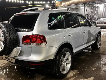 Volkswagen Touareg 2005 года за 5 500 000 тг. в Алматы – фото 3