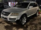 Volkswagen Touareg 2005 годаүшін5 500 000 тг. в Алматы