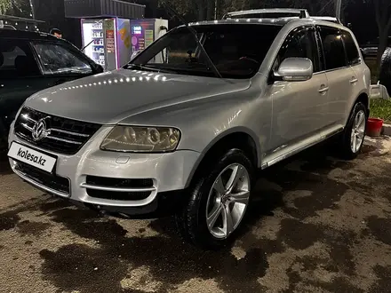 Volkswagen Touareg 2005 года за 5 500 000 тг. в Алматы