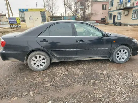 Toyota Camry 2004 года за 6 000 000 тг. в Атырау – фото 4