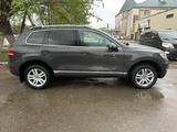 Volkswagen Touareg 2010 года за 8 500 000 тг. в Костанай – фото 2