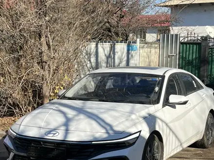 Hyundai Elantra 2024 года за 9 500 000 тг. в Алматы – фото 2