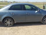 Volkswagen Jetta 2006 года за 3 150 000 тг. в Шу – фото 3