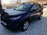 Toyota RAV4 2020 года за 14 250 000 тг. в Усть-Каменогорск – фото 2