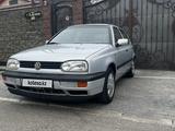 Volkswagen Golf 1994 годаүшін2 200 000 тг. в Тараз