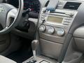 Toyota Camry 2010 годаfor4 900 000 тг. в Актобе – фото 20