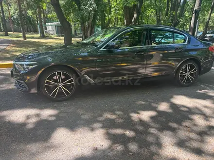 BMW 520 2019 года за 16 800 000 тг. в Алматы – фото 12