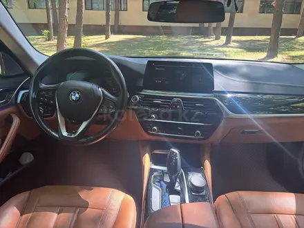 BMW 520 2019 года за 16 800 000 тг. в Алматы – фото 18