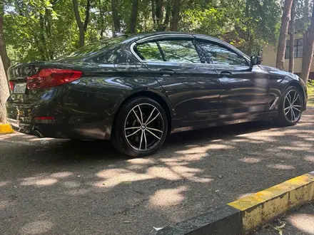 BMW 520 2019 года за 16 800 000 тг. в Алматы – фото 4