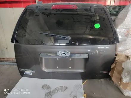 Крышка багажника Ford Explorer 4 за 14 300 тг. в Алматы – фото 3