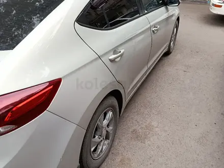 Hyundai Elantra 2017 года за 6 100 000 тг. в Караганда