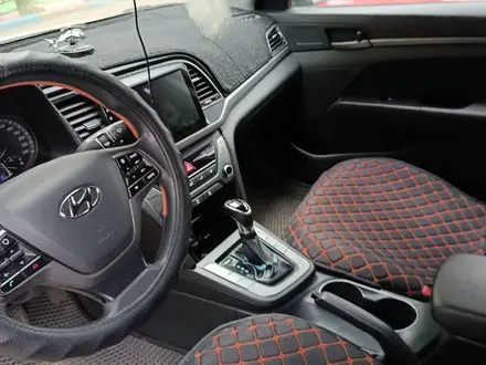 Hyundai Elantra 2017 года за 6 100 000 тг. в Караганда – фото 4