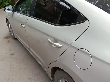 Hyundai Elantra 2017 года за 6 100 000 тг. в Караганда – фото 5