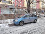 Volkswagen Sharan 1996 года за 1 900 000 тг. в Семей