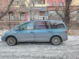 Volkswagen Sharan 1996 года за 1 900 000 тг. в Семей – фото 4