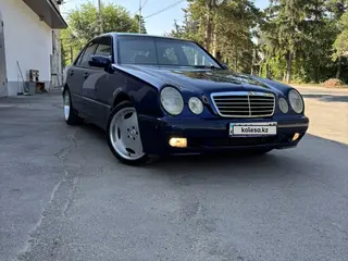 Mercedes-Benz E 320