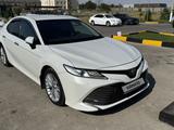 Toyota Camry 2018 года за 10 600 000 тг. в Алматы