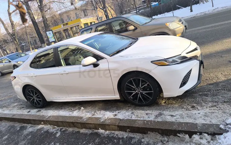 Toyota Camry 2021 года за 12 800 000 тг. в Алматы