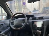 Toyota Camry 2000 годаfor4 500 000 тг. в Алматы – фото 5