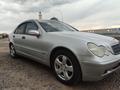 Mercedes-Benz C 180 2001 годаfor3 000 000 тг. в Актобе – фото 2