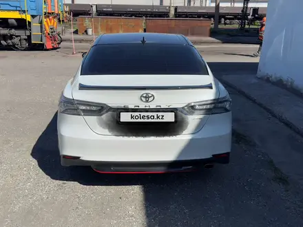 Toyota Camry 2020 года за 13 500 000 тг. в Костанай – фото 3