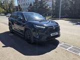 Toyota RAV4 2022 годаүшін18 200 000 тг. в Уральск – фото 2