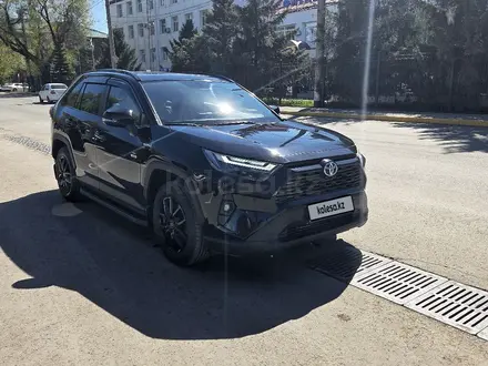 Toyota RAV4 2022 года за 18 200 000 тг. в Уральск – фото 2