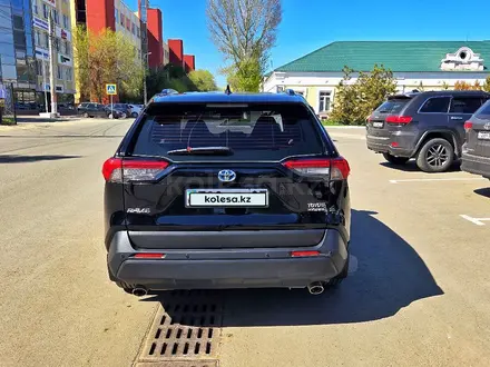 Toyota RAV4 2022 года за 18 200 000 тг. в Уральск – фото 4