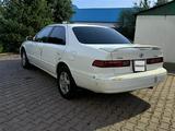 Toyota Camry 1999 годаүшін3 200 000 тг. в Урджар – фото 4