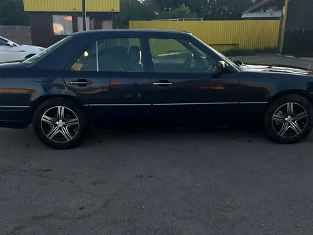 Mercedes-Benz E 280 1994 года за 2 300 000 тг. в Шымкент – фото 2