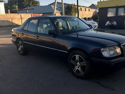 Mercedes-Benz E 280 1994 года за 2 300 000 тг. в Шымкент