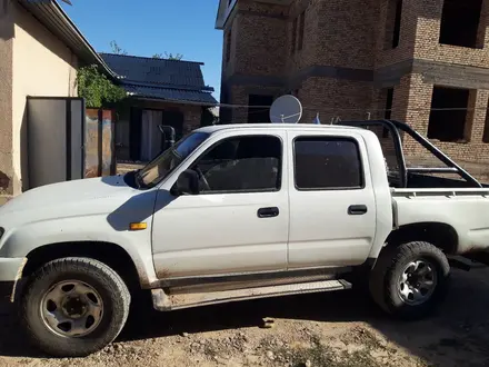 Toyota Hilux 1998 года за 2 800 000 тг. в Казыгурт – фото 2