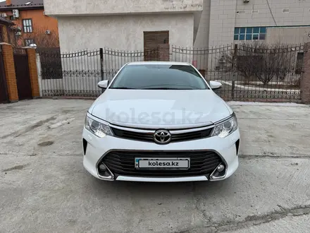 Toyota Camry 2015 года за 12 700 000 тг. в Атырау