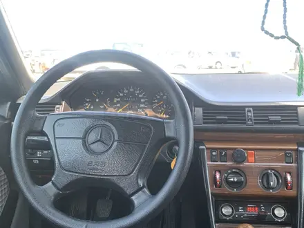 Mercedes-Benz E 230 1991 года за 1 550 000 тг. в Шымкент – фото 19