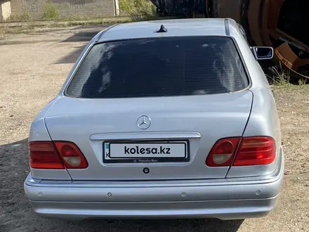 Mercedes-Benz E 200 1997 года за 2 050 000 тг. в Петропавловск – фото 4