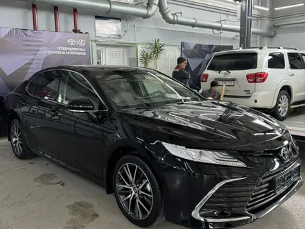 Toyota Camry 2023 года за 17 083 385 тг. в Павлодар – фото 2