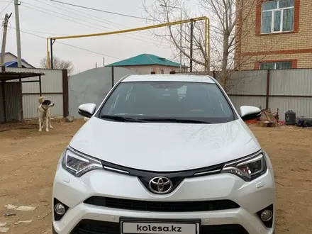 Toyota RAV4 2019 года за 12 500 000 тг. в Кульсары