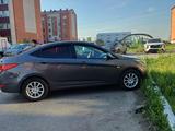 Hyundai Solaris 2015 года за 3 900 000 тг. в Петропавловск – фото 2