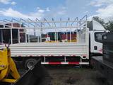 FAW  Бортовой грузовик FAW с тентом 5 тонн 2023 года за 19 990 000 тг. в Алматы – фото 4
