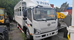FAW  Бортовой грузовик FAW с тентом 5 тонн 2023 года за 19 990 000 тг. в Алматы