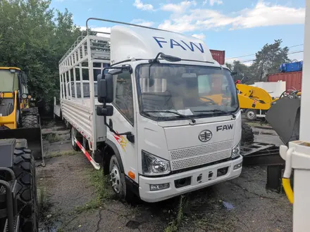 FAW  Бортовой грузовик FAW с тентом 5 тонн 2023 года за 19 990 000 тг. в Алматы