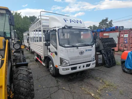 FAW  Бортовой грузовик FAW с тентом 5 тонн 2023 года за 19 990 000 тг. в Алматы – фото 9